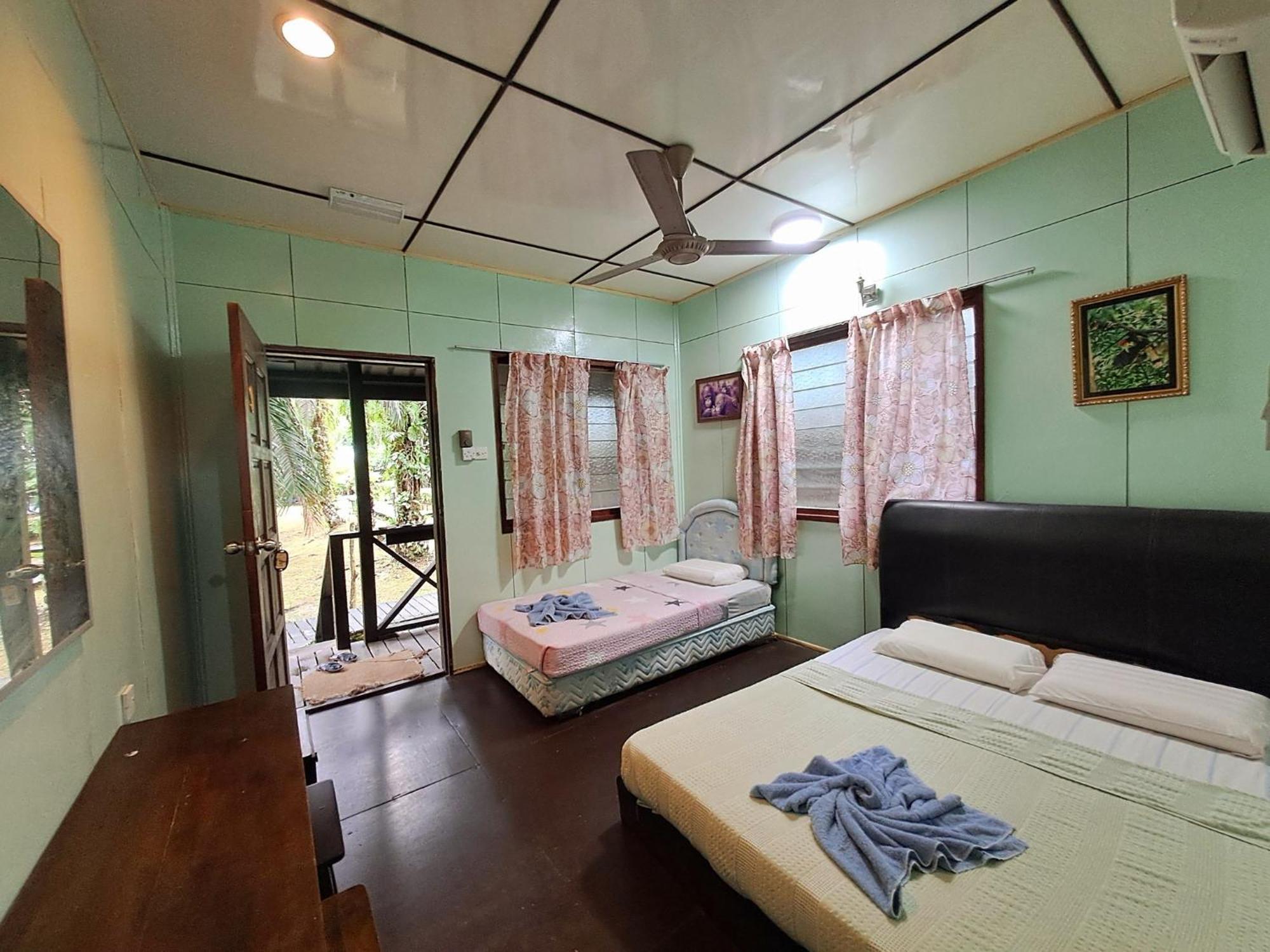 مبيت وإفطار Sukau Backpackers Bed & Breakfast المظهر الخارجي الصورة